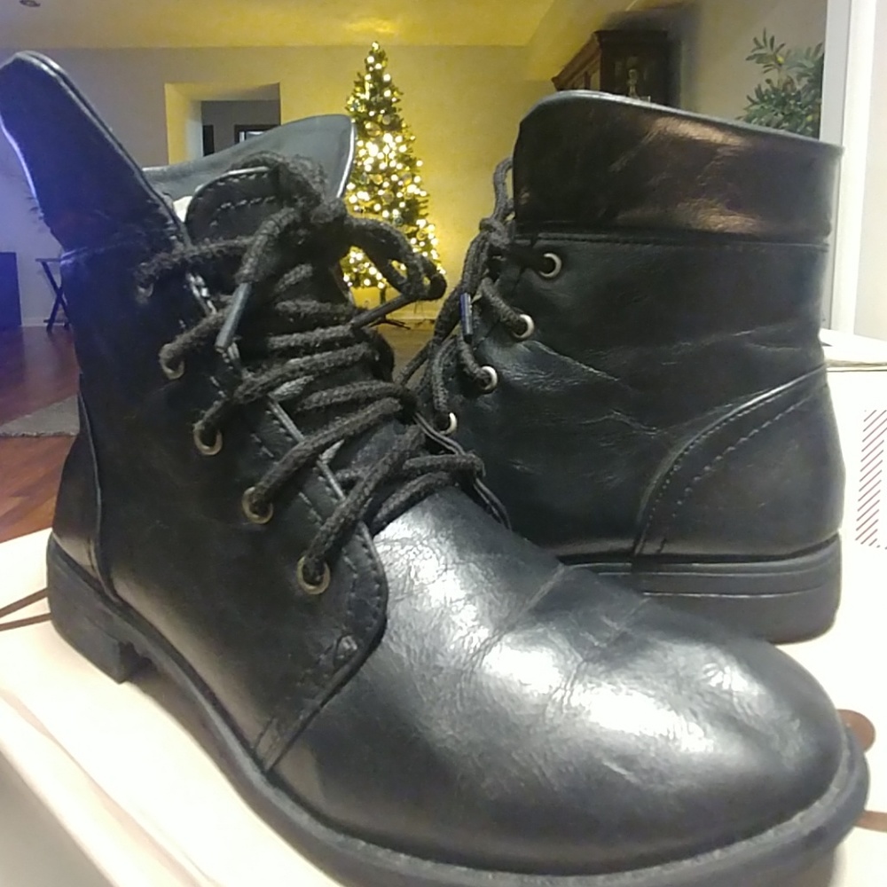 Round-toe lace-up ankle booties